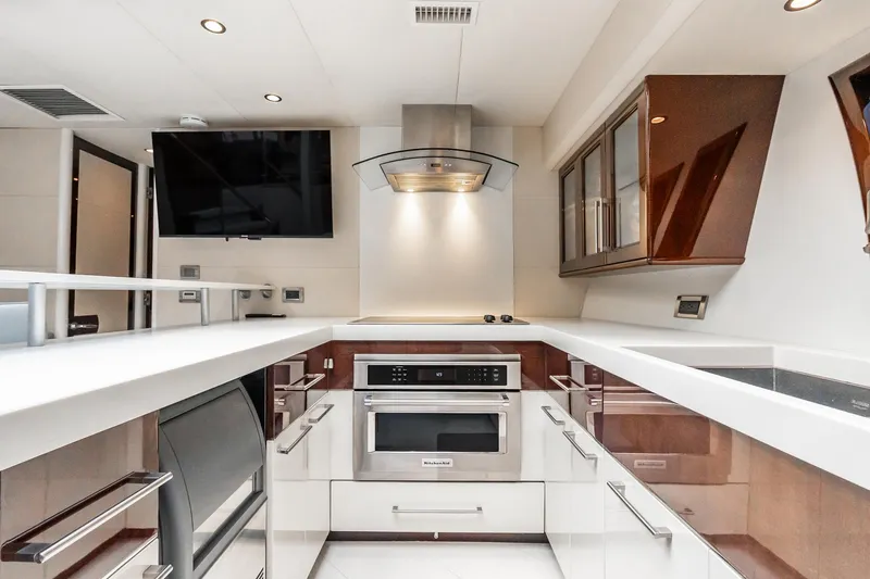 Latitude Yacht Photos Pics 