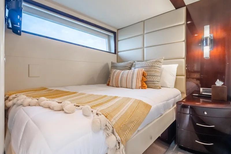 Latitude Yacht Photos Pics 