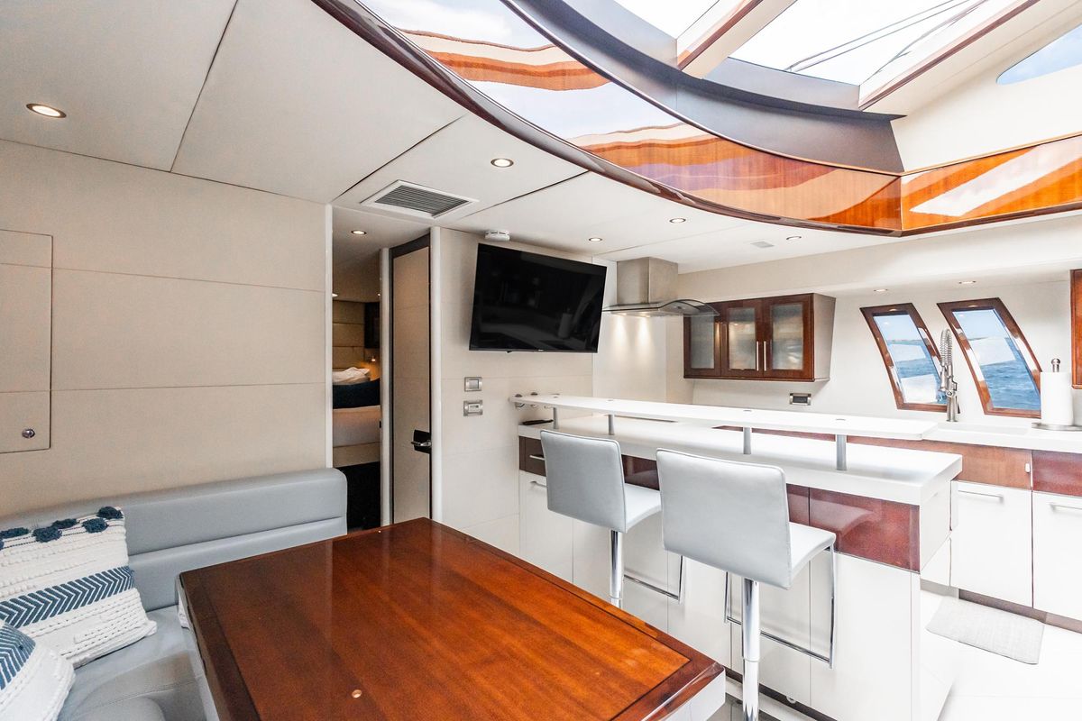 2010 Lazzara 75 