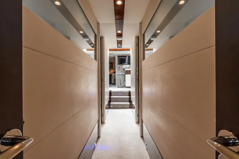 Latitude Yacht Photos Pics 