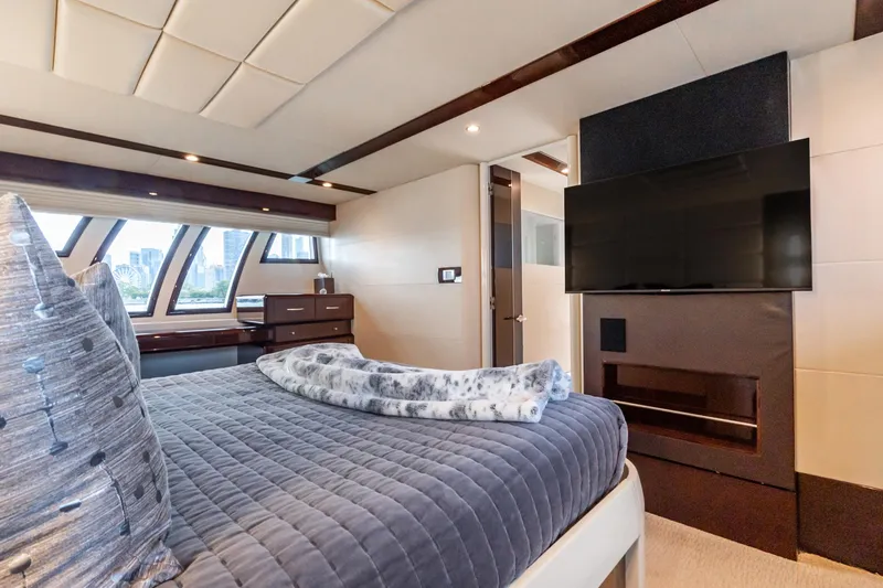 Latitude Yacht Photos Pics 