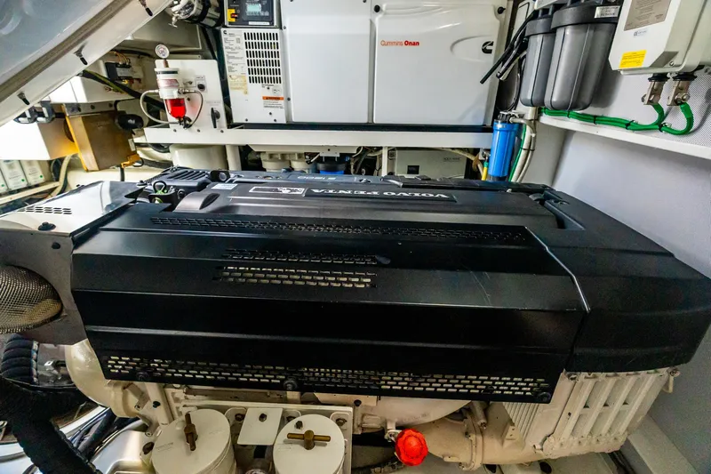 Latitude Yacht Photos Pics 