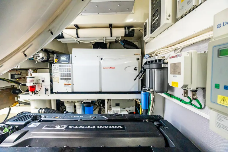 Latitude Yacht Photos Pics 