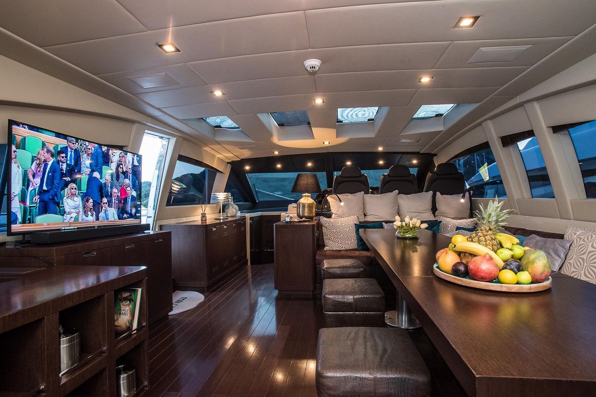 2009 Mangusta 82 