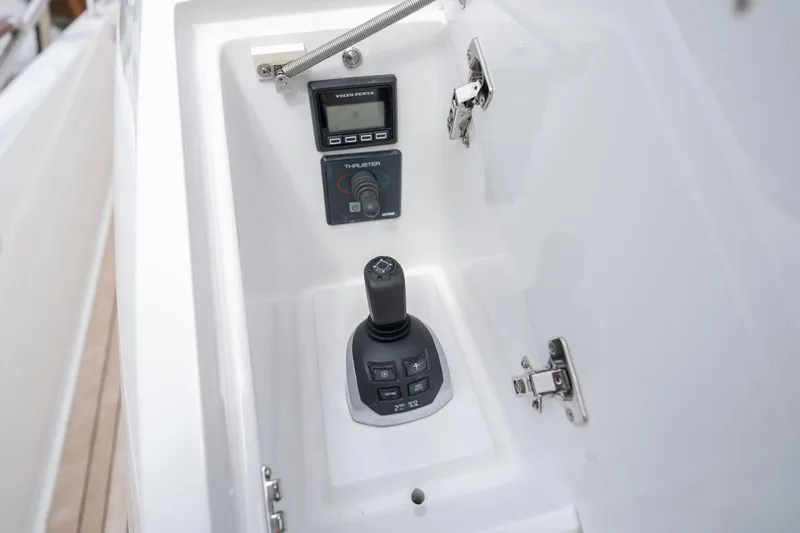 Latitude Yacht Photos Pics 