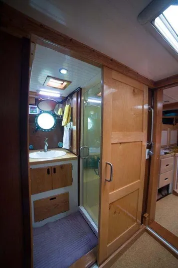 Elizabeth Ruth Yacht Photos Pics Lower Head