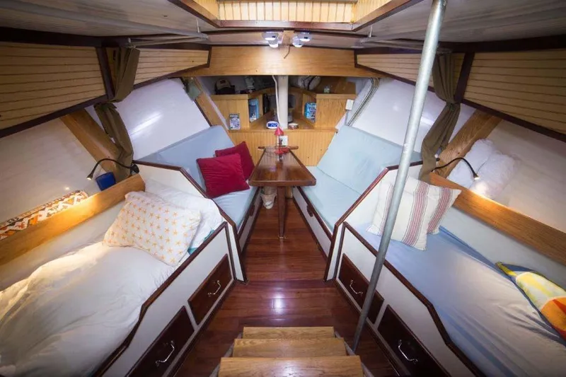 Elizabeth Ruth Yacht Photos Pics Foc'sle