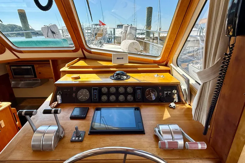 Destiny Yacht Photos Pics 1997 Sabre Sabreline 47 yacht helm with navigation instruments and controls.