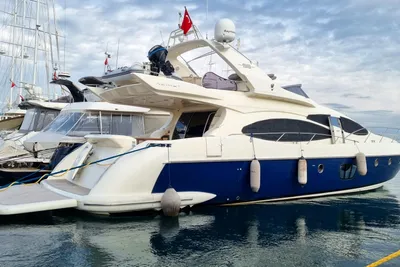 2008 Azimut 68E