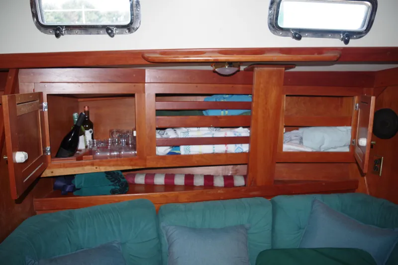 4869tw Yacht Photos Pics Cozy Tartan 4100 yacht interior with wooden cabinets and comfortable seating, 2001 model.