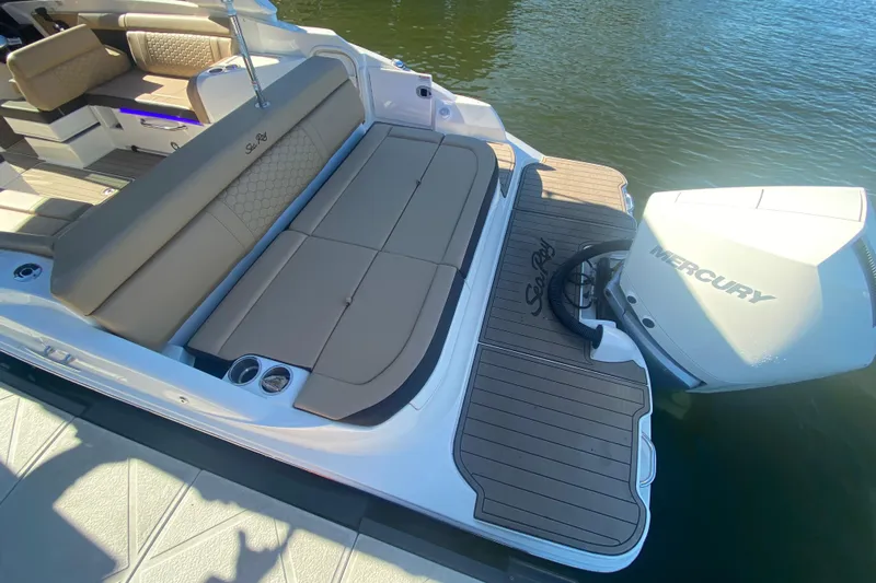  Yacht Photos Pics 2022 Sea Ray SDX 270 Outboard with Mercury engine, featuring spacious seating and elegant design.