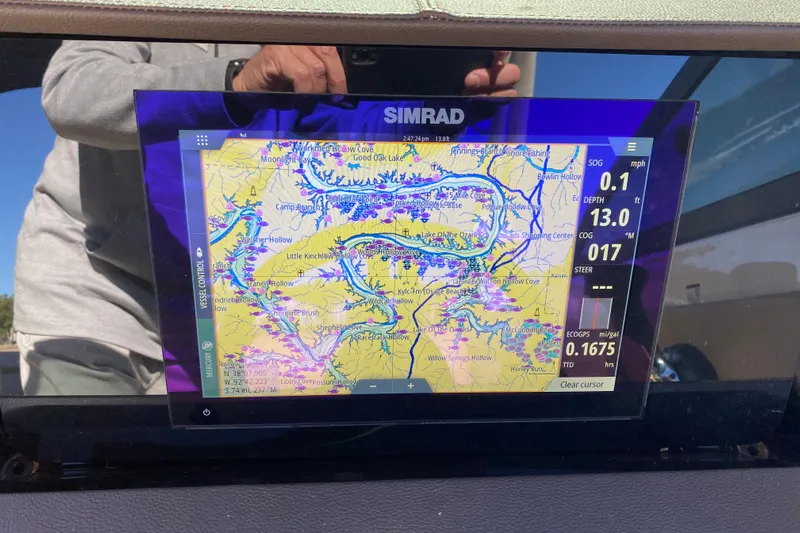  Yacht Photos Pics Simrad navigation display on 2022 Sea Ray SDX 270 Outboard boat.