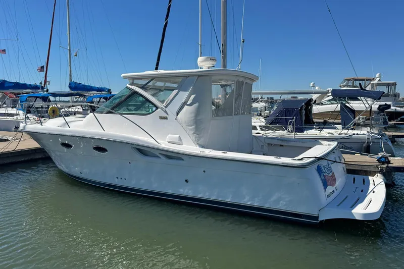 Lone Star Yacht Photos Pics 2005 Tiara Yachts 3200 Open docked in a marina under clear blue skies.