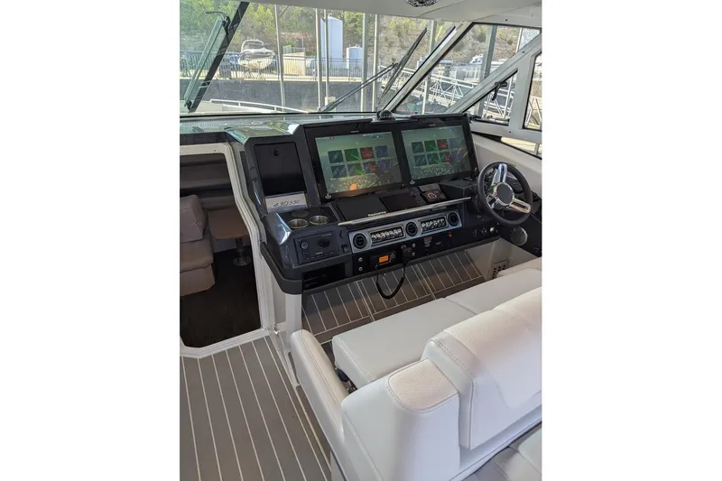  Yacht Photos Pics 2024 Formula 430 Super Sport Crossover helm with dual screens and modern controls.