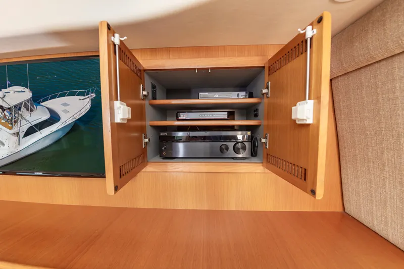 Fly'n Fish Yacht Photos Pics 