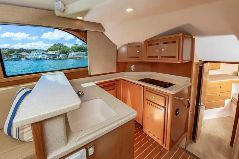 Fly'n Fish Yacht Photos Pics 