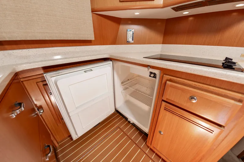 Fly'n Fish Yacht Photos Pics 