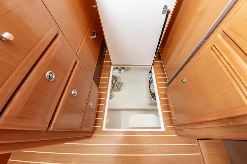 Fly'n Fish Yacht Photos Pics 