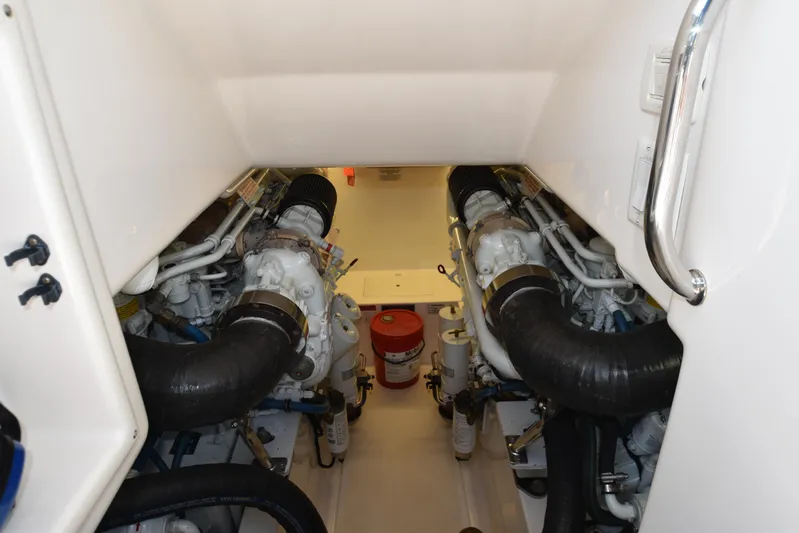 Fly'n Fish Yacht Photos Pics Cockpit Engine Room Access