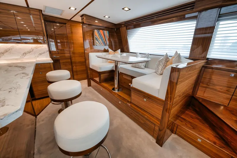 Chelsea Yacht Photos Pics Viking 72 Skybridge Chelsea - Dinette