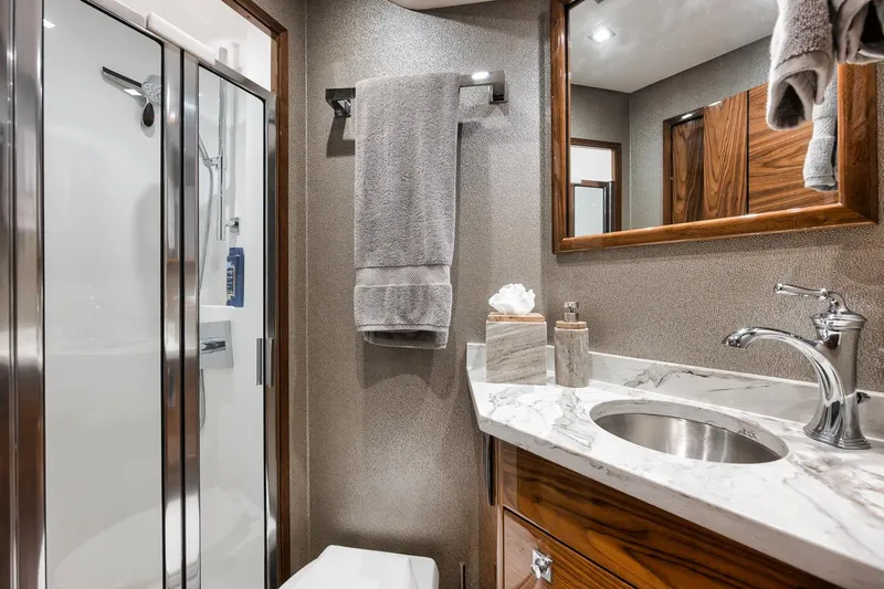 Chelsea Yacht Photos Pics Viking 72 Skybridge Chelsea - Head