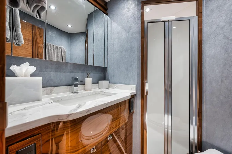 Chelsea Yacht Photos Pics Viking 72 Skybridge Chelsea - Head