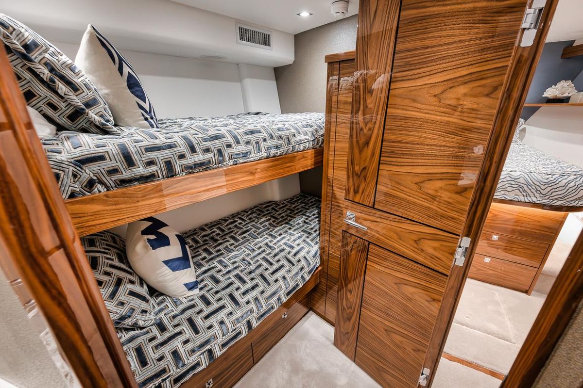 2024 Viking 72 