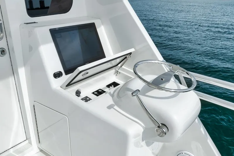 Chelsea Yacht Photos Pics Viking 72 Skybridge Chelsea - Aft Deck Controls