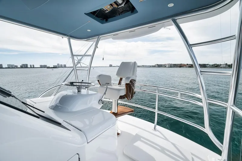 Chelsea Yacht Photos Pics Viking 72 Skybridge Chelsea - Skybridge Helm Seat