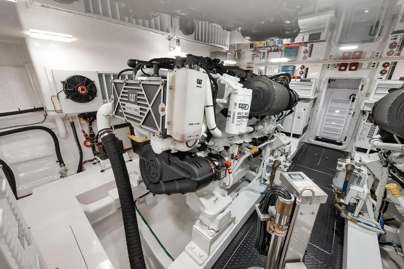 Chelsea Yacht Photos Pics Viking 72 Skybridge Chelsea - Engine Room
