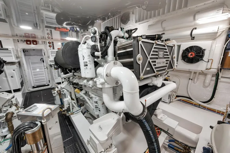 Chelsea Yacht Photos Pics Viking 72 Skybridge Chelsea - Engine Room