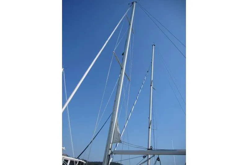 Sassy Cat Yacht Photos Pics Masts of a 2004 Catalina 350 MkII sailboat against a clear blue sky.
