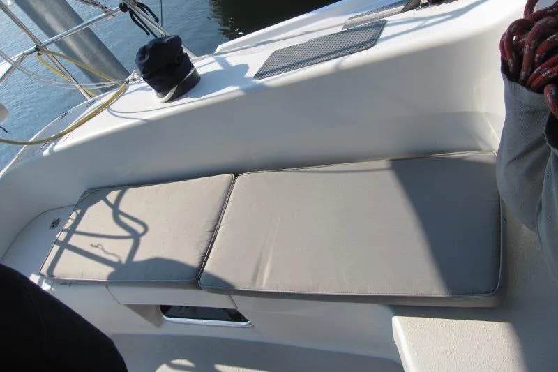 Sassy Cat Yacht Photos Pics Cockpit seating on a 2004 Catalina 350 MkII sailboat, featuring cushioned benches.