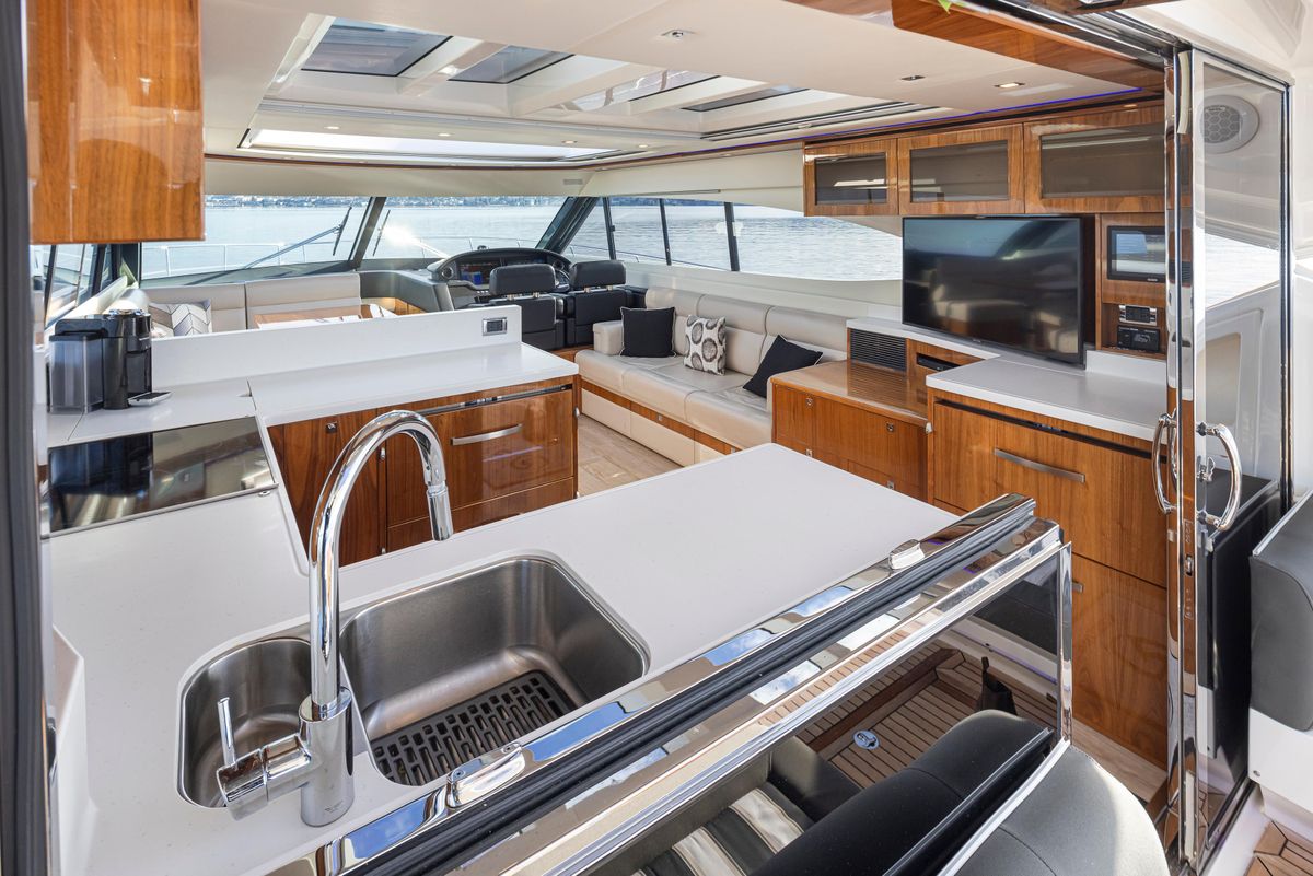 2017 Riviera 60 