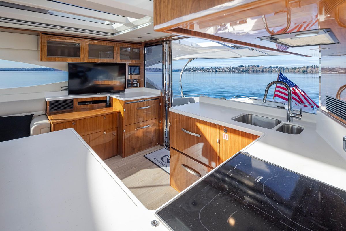 2017 Riviera 60 