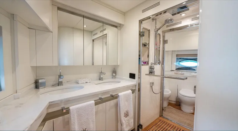  Yacht Photos Pics Screenshot 2025-01-20 alle 11.21.42.png