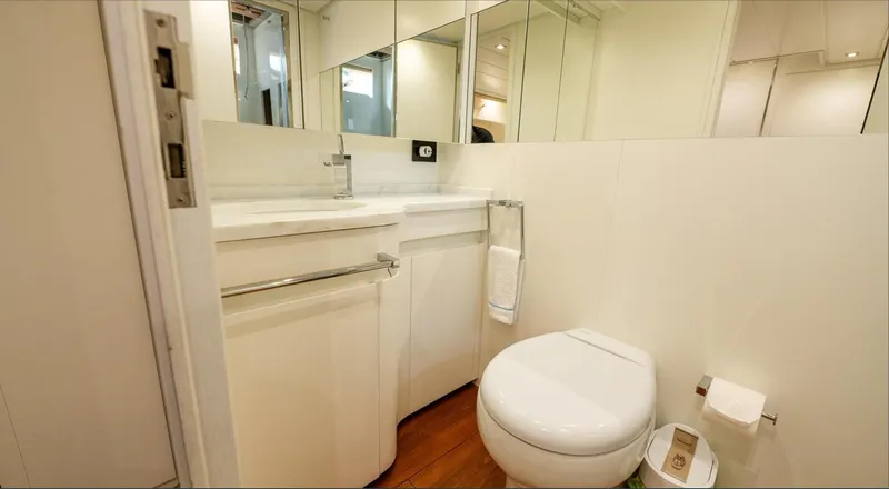  Yacht Photos Pics Screenshot 2025-01-20 alle 11.22.11.png