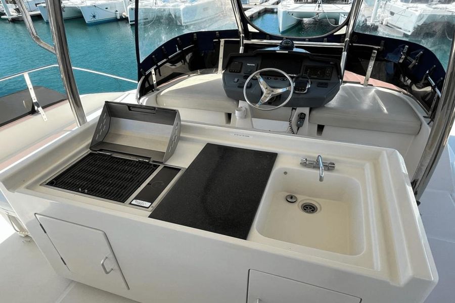 2016 Aquila 48