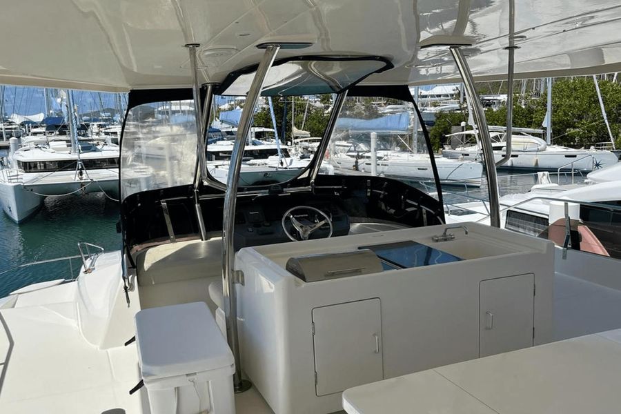 2016 Aquila 48