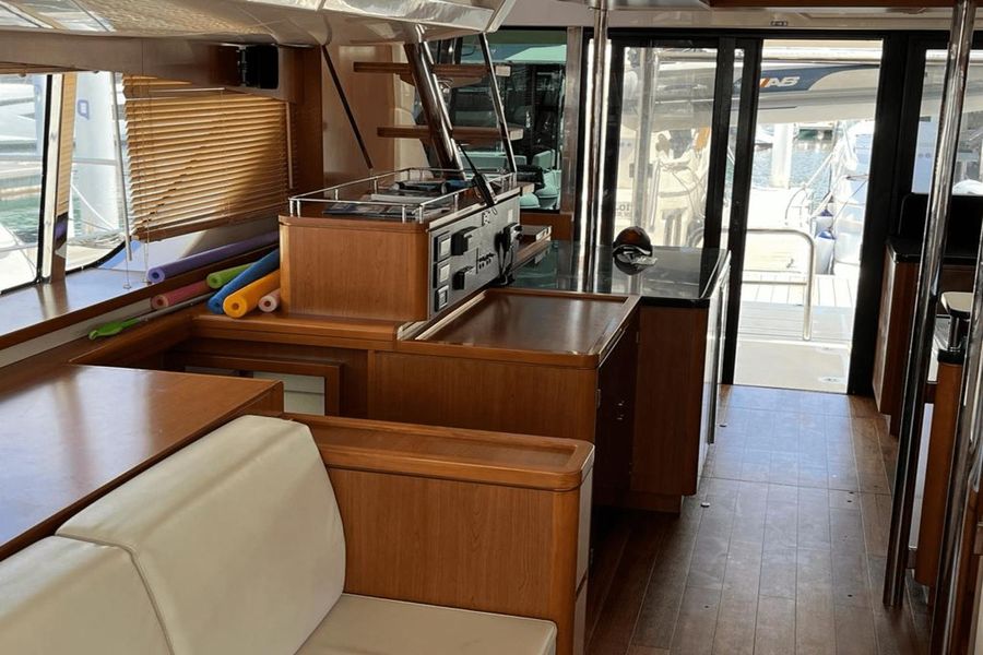 2016 Aquila 48