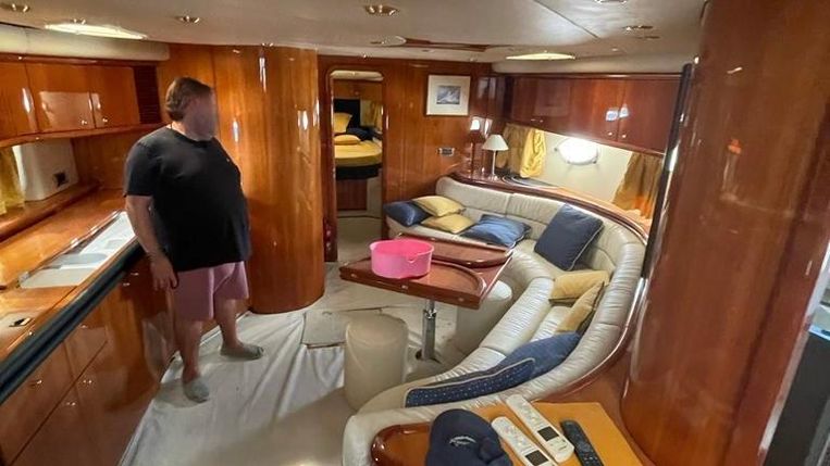 2001-60-4-sunseeker-predator-60