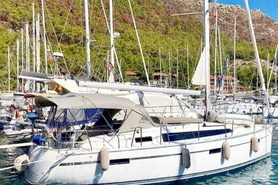 Bavaria Cruiser 37