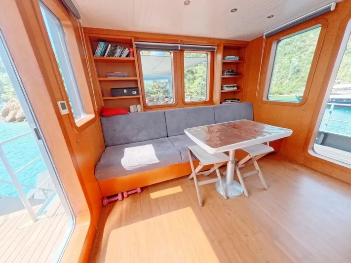Risk Taker Yacht Photos Pics Interior of 2006 Tansu Custom Trawler with cozy seating, table, and scenic windows.