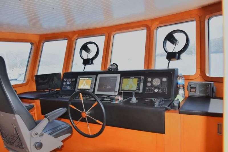 Risk Taker Yacht Photos Pics Pilot cabin of 2006 Tansu Custom Trawler with navigation equipment and steering wheel.