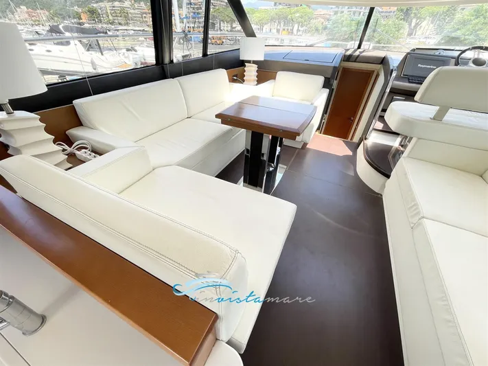  Yacht Photos Pics Prestige 500 dinette
