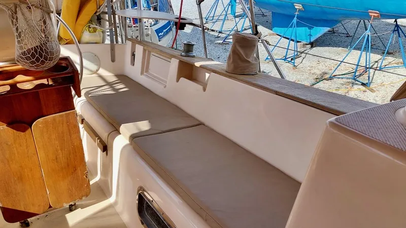 Azafran Yacht Photos Pics 1994 Island Packet 40 sailboat cockpit with cushioned seating and wooden accents.