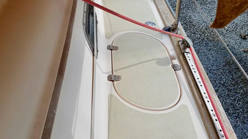 Azafran Yacht Photos Pics Deck of 1994 Island Packet 40 sailboat with hatch and railing.