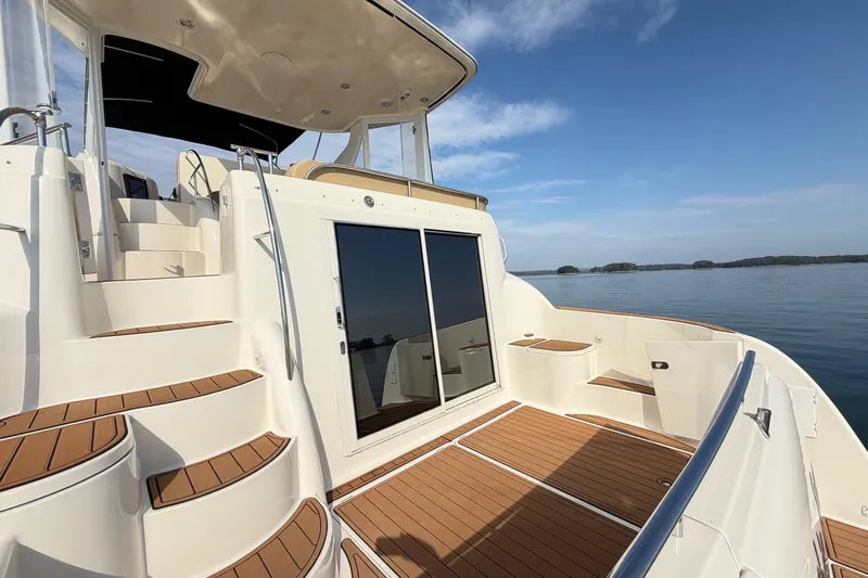 This Bar Yacht Photos Pics 2004 Meridian 459 Motoryacht deck with stairs and ocean view.