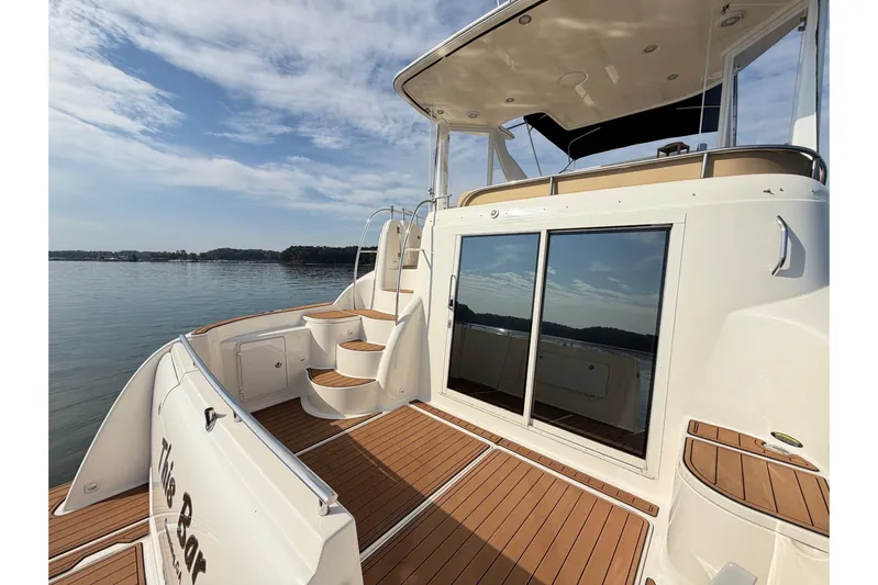 This Bar Yacht Photos Pics 2004 Meridian 459 Motoryacht with teak deck, docked on calm water under a blue sky.