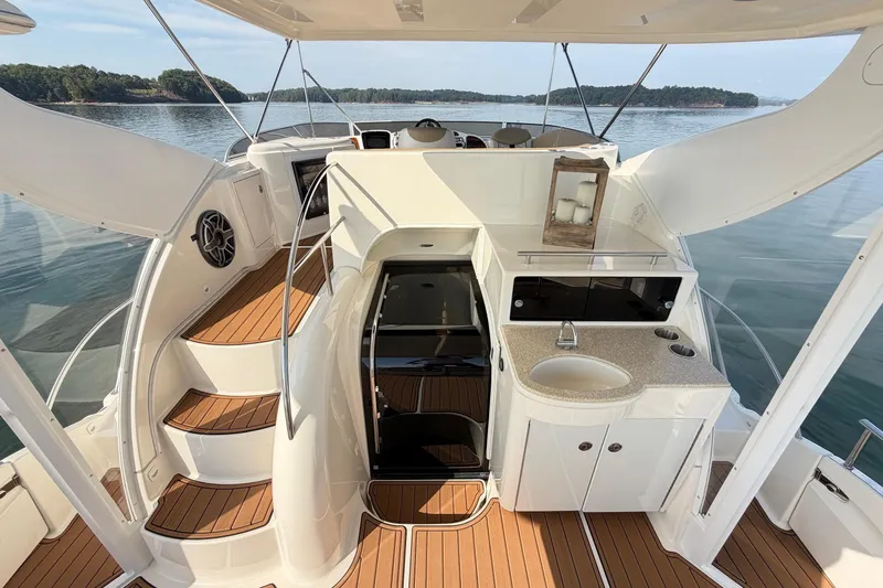 This Bar Yacht Photos Pics 2004 Meridian 459 Motoryacht interior with elegant wood flooring and modern amenities.